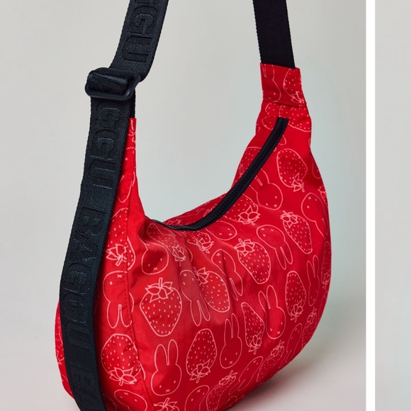 Baggu x Miffy Medium Crescent - Picture 4 of 6